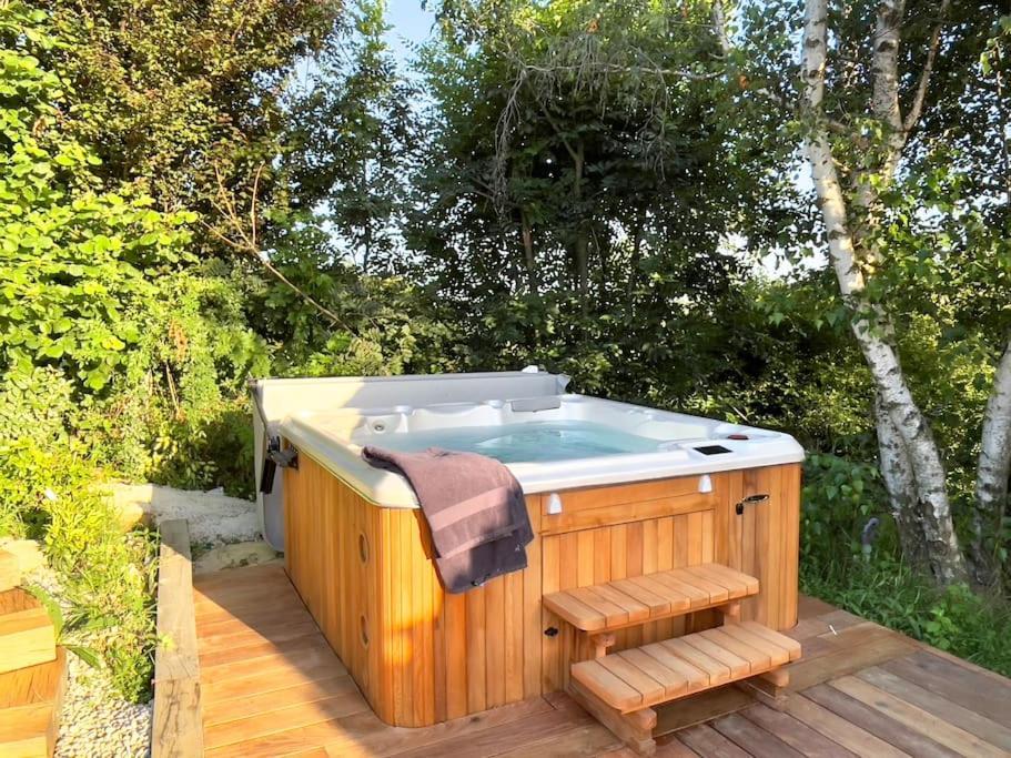 Gite De Charme 5 Etoiles Pour Couple Avec Sauna Et Jacuzzi Exterieurs Privatifs Peaugres Buitenkant foto