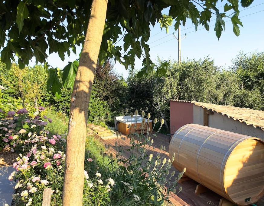 Gite De Charme 5 Etoiles Pour Couple Avec Sauna Et Jacuzzi Exterieurs Privatifs Peaugres Buitenkant foto