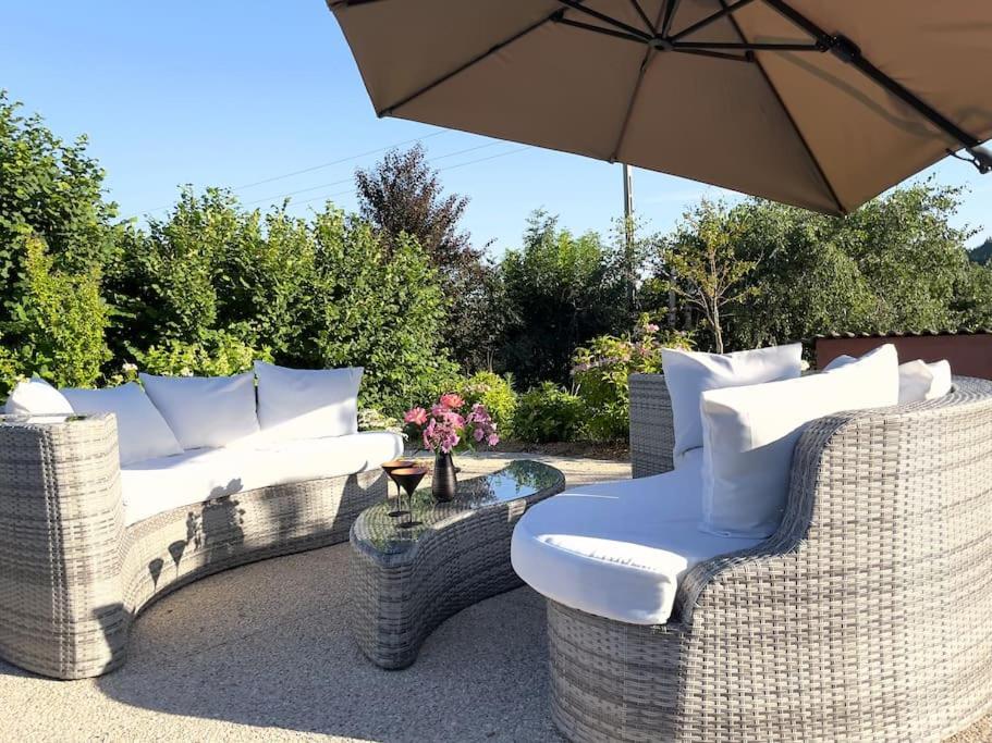 Gite De Charme 5 Etoiles Pour Couple Avec Sauna Et Jacuzzi Exterieurs Privatifs Peaugres Buitenkant foto