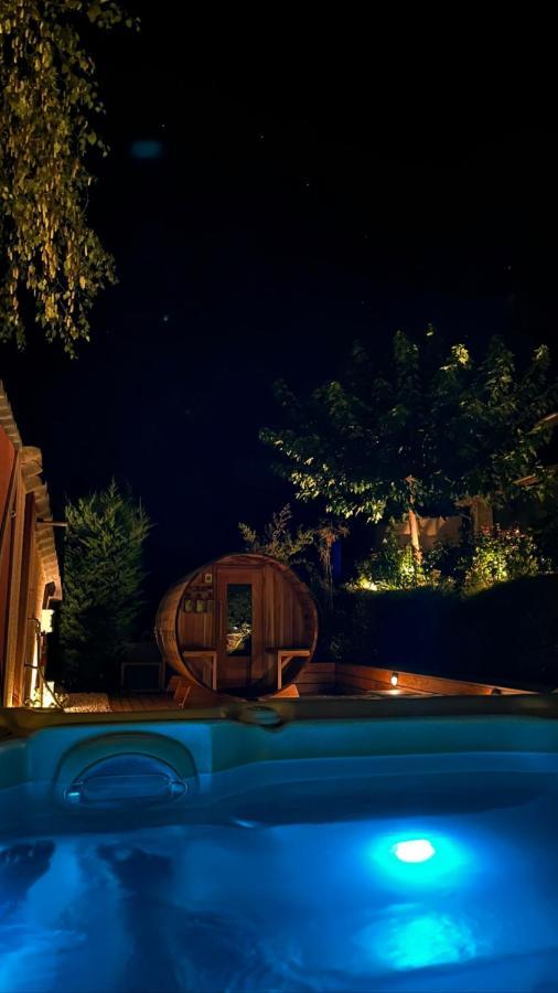 Gite De Charme 5 Etoiles Pour Couple Avec Sauna Et Jacuzzi Exterieurs Privatifs Peaugres Buitenkant foto